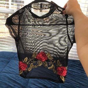 Cute mesh floral crop top!